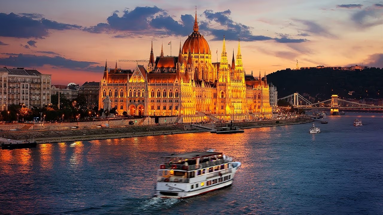 Danube Capitals Escape - I Fly – Austria