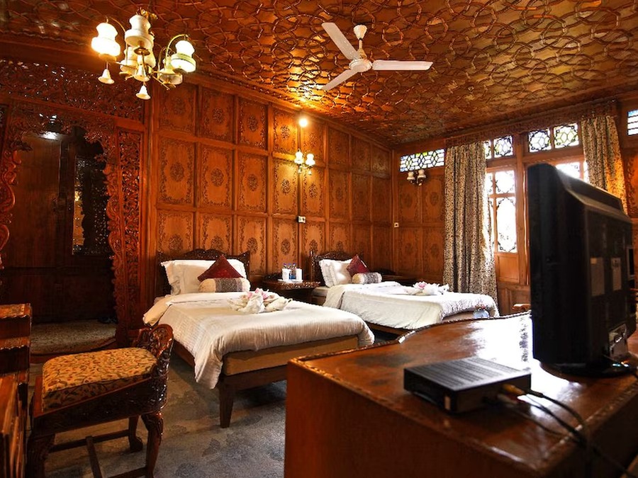 Lavish Honeymoon in Srinagar- Stay at Khyber Resort & Spa - I Fly – Kashmir