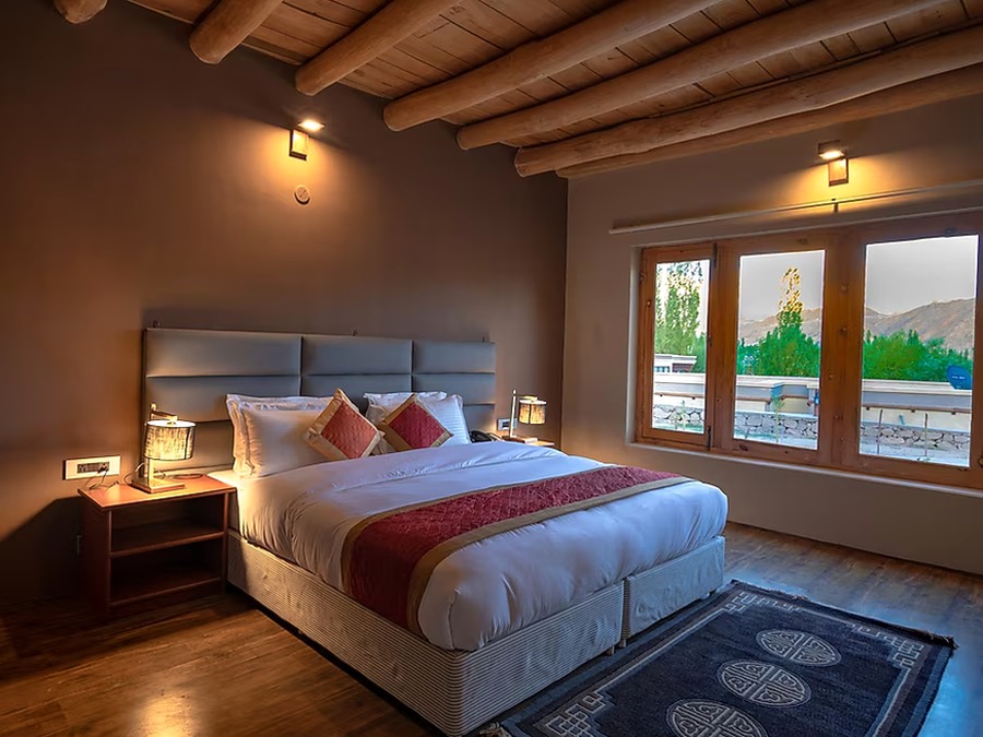 Sundowner at Sumur Dunes- Ladakh Escape – Leh