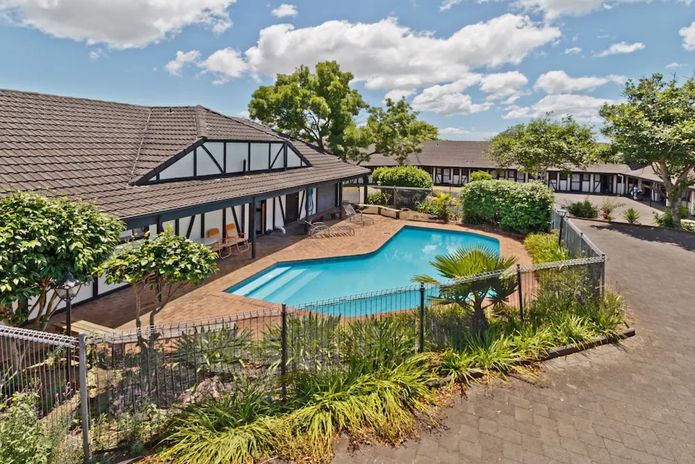 Auckland Retreat - With Visit to Hobbiton & Waitomo Caves - I Fly – New Zealand
