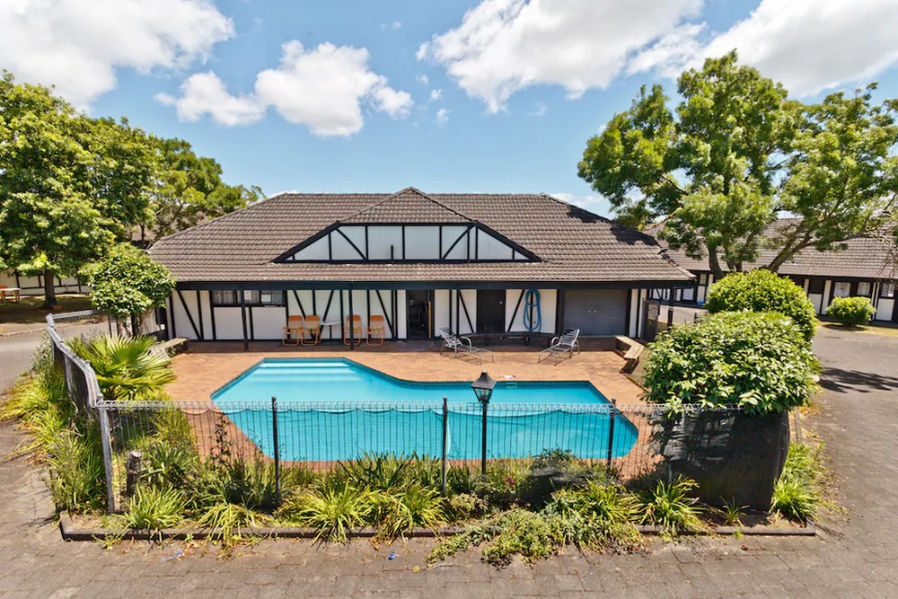 Auckland Retreat - With Visit to Hobbiton & Waitomo Caves - I Fly – New Zealand