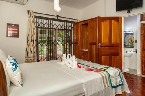 The Honeymoon Splash - I Fly – Seychelles